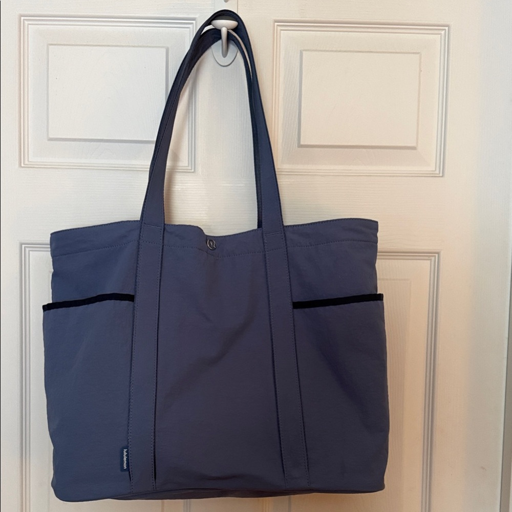 Large blue lululemon tote.